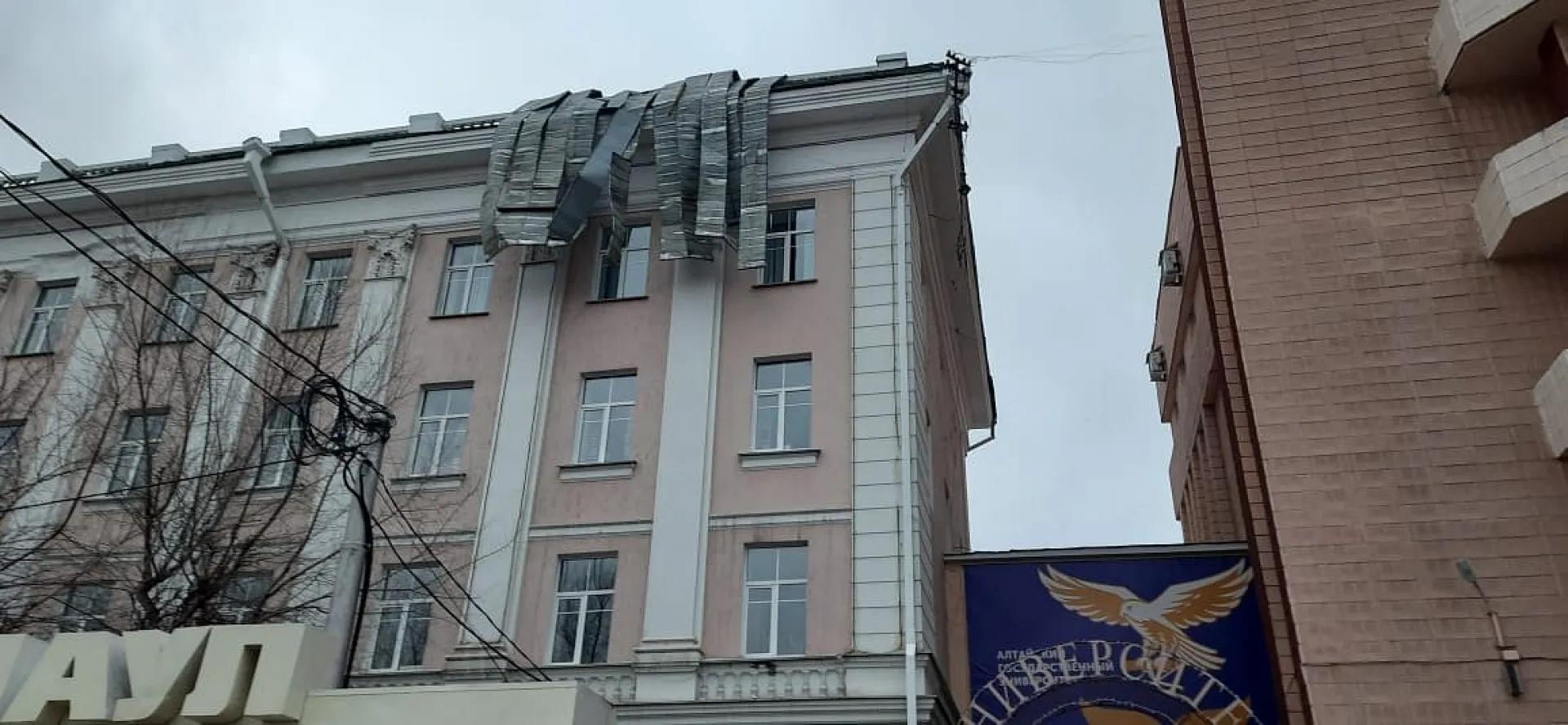 Алтайский государственный университет устраняет повреждения, которые нанёс прошедший в Барнауле ураган