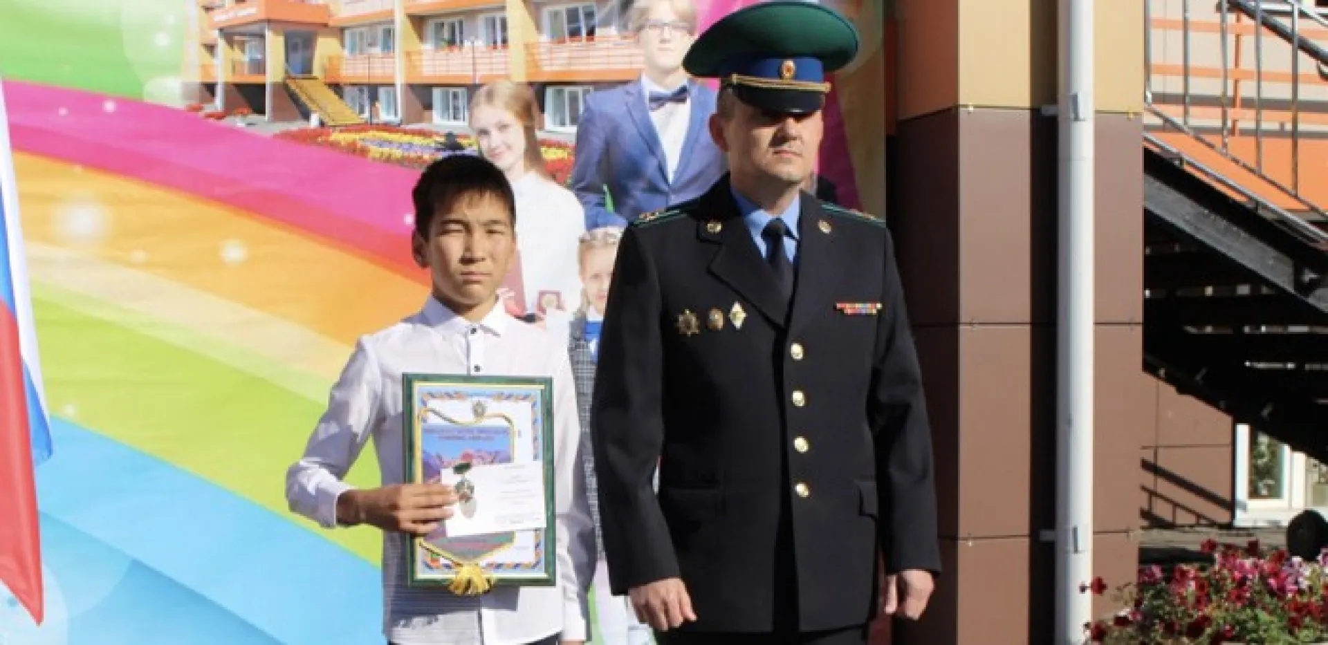 Школьник помог задержать преступника на границе Алтая Школьник помог задержать преступника на границе Алтая