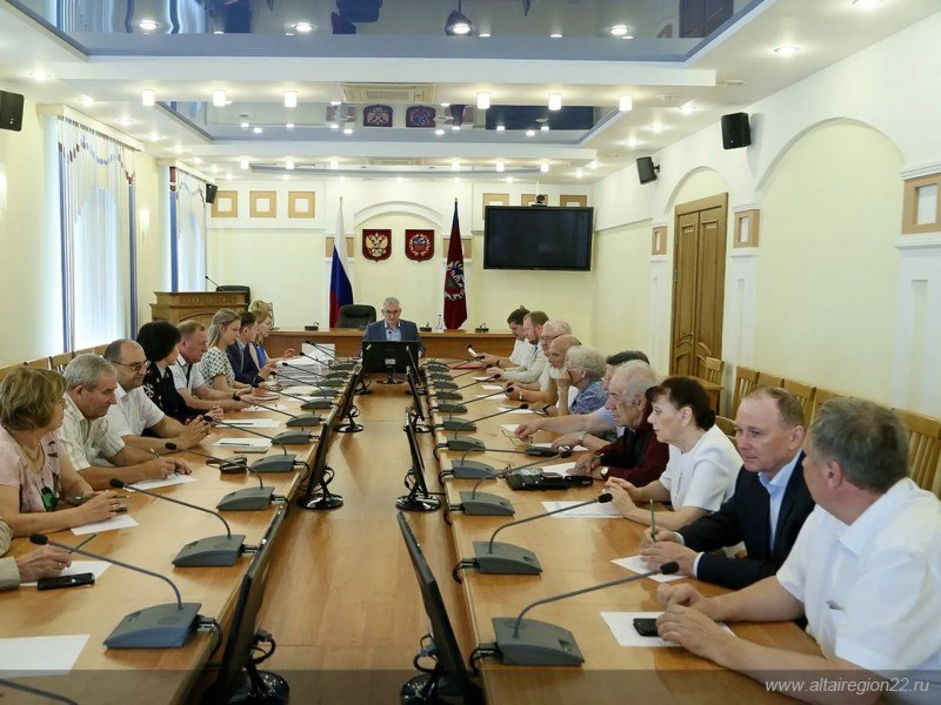 Более 150 жителей региона представлены к наградам Российской Федерации и Алтайского края Более 150 жителей региона представлены к наградам Российской Федерации и Алтайского края