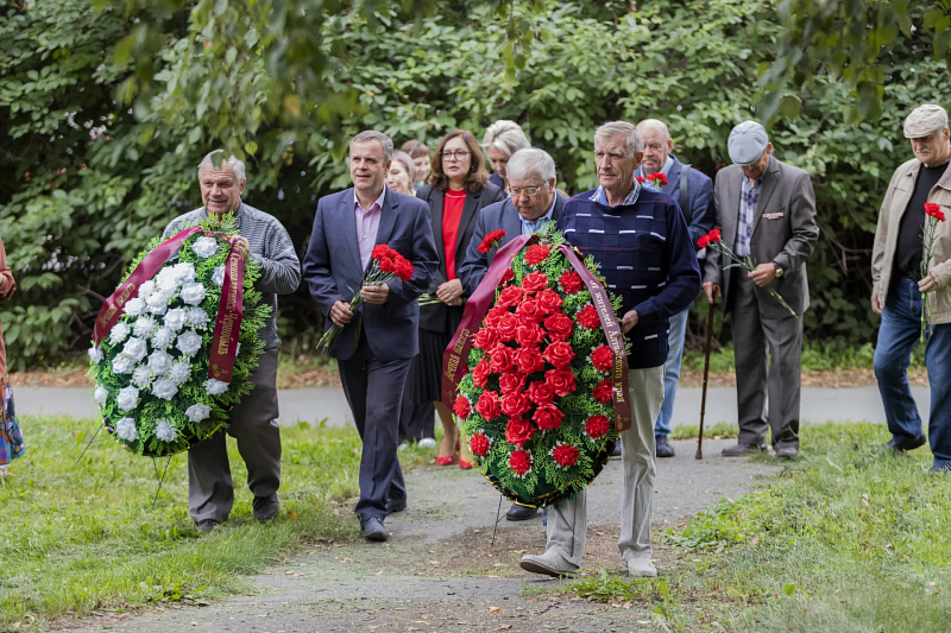 75 лет назад на Семипалатинском полигоне прошло испытание ядерного оружия. Сегодня в Барнауле почтили память земляков, пострадавших от радиации