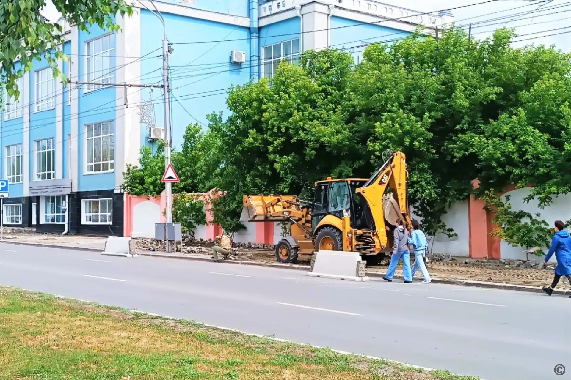 Тротуар обновляют в историческом центре Барнаула Тротуар обновляют в историческом центре Барнаула