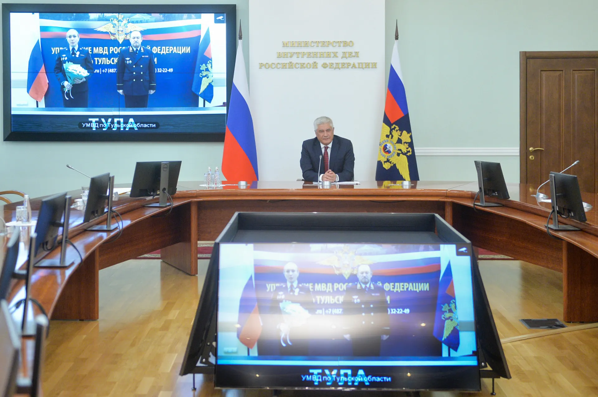Владимир Колокольцев поздравил сотрудников органов внутренних дел, отличившихся при спасении погибавших, c высокими наградами Владимир Колокольцев поздравил сотрудников органов внутренних дел, отличившихся при спасении погибавших, c высокими наградами