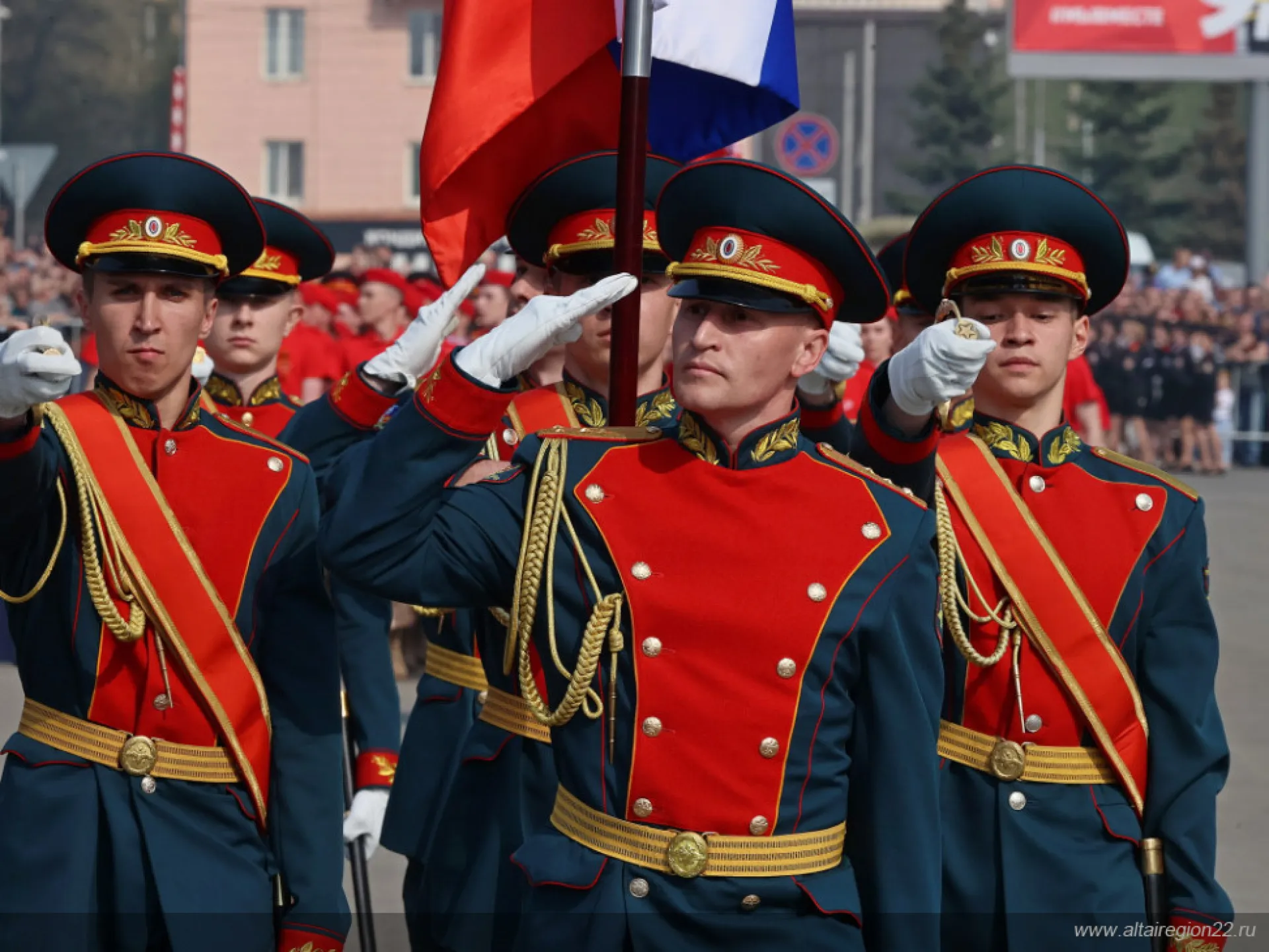 Торжественное шествие войск Барнаульского гарнизона состоялось в Барнауле в честь Дня Победы Торжественное шествие войск Барнаульского гарнизона состоялось в Барнауле в честь Дня Победы