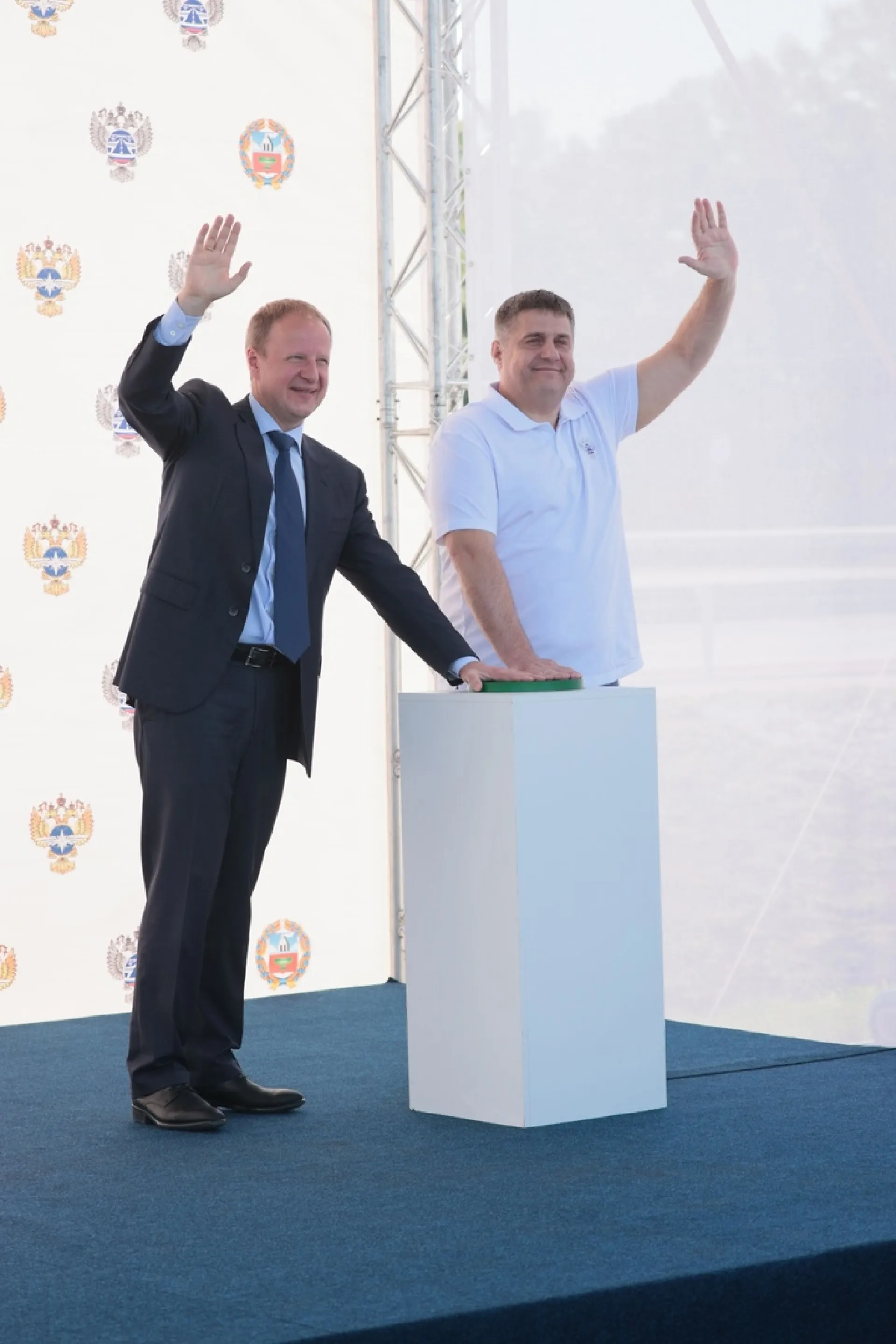 Губернатор Томенко и глава Росавтодора открыли расширенные участки Чуйского тракта