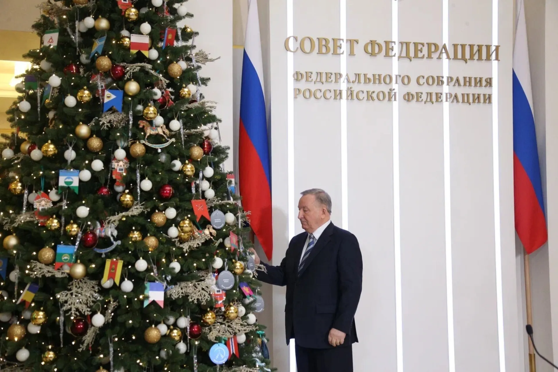 Сенатор России Александр Карлин исполнит мечты детей из Алтайского края и ЛНР