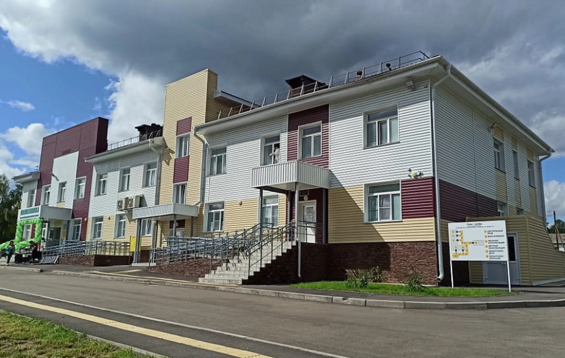 Новая поликлиника ЦРБ открылась в Алтайском районе Новая поликлиника ЦРБ открылась в Алтайском районе