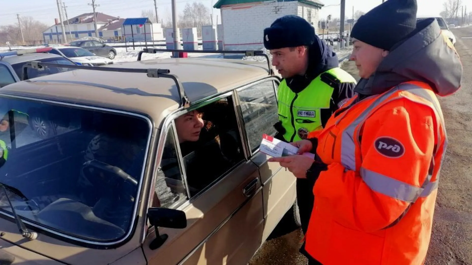 Сотрудники Западно-Сибирской железной дороги провели 20 профилактических акций на железнодорожных переездах в Алтайском крае на прошедшей неделе