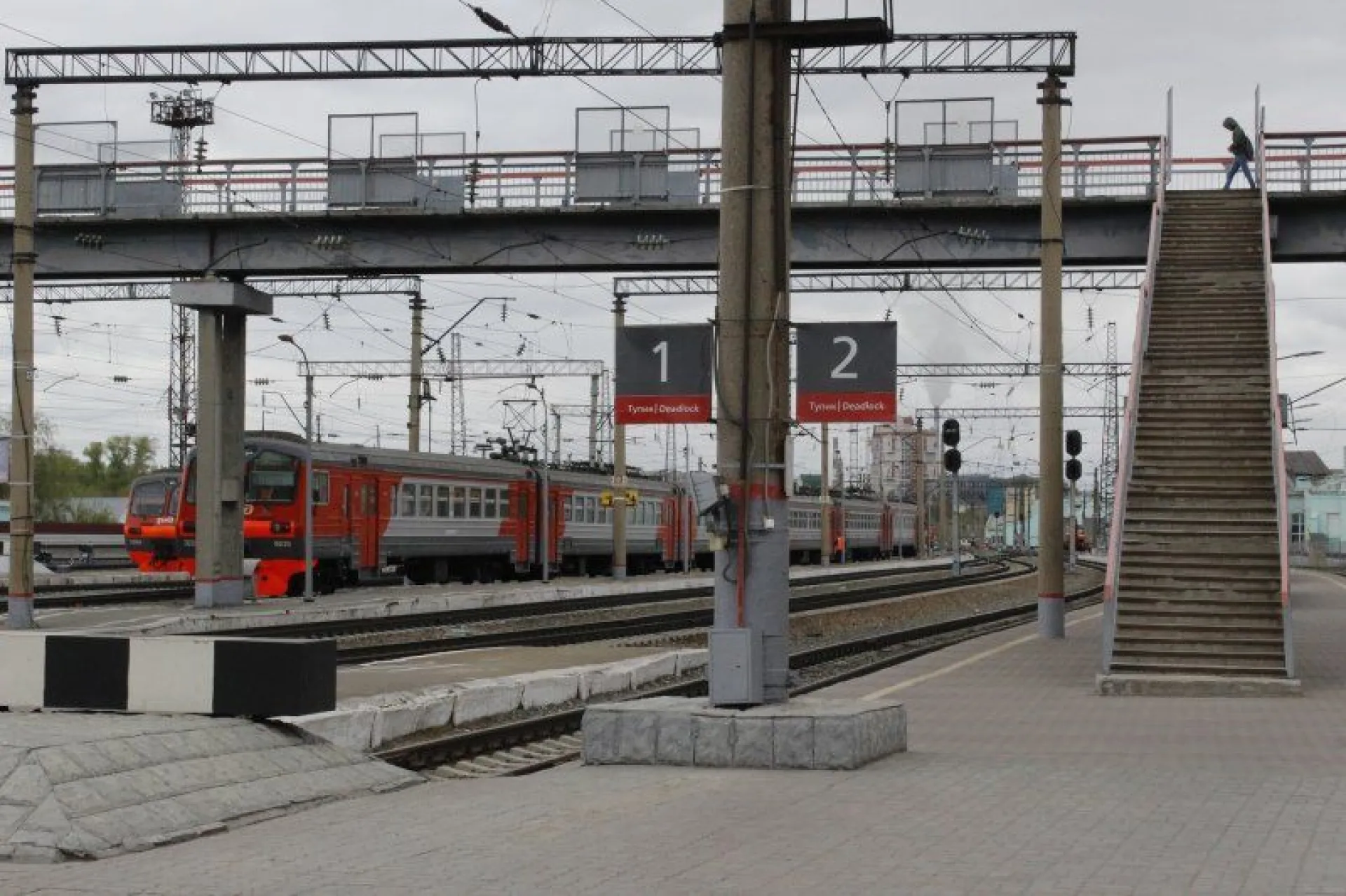 Транспортные полицейские спасли мужчину на железнодорожных путях в Барнауле Транспортные полицейские спасли мужчину на железнодорожных путях в Барнауле