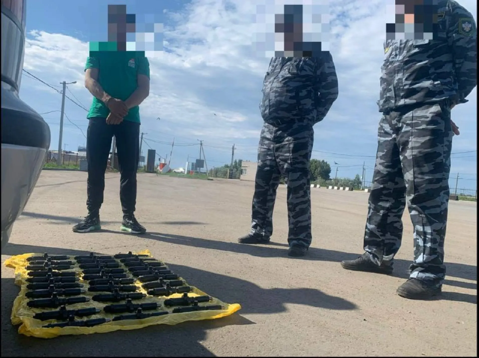Суд в Алтайском крае приговорил двух иностранцев, которые пытались незаконно вывезти военные изделия из России Суд в Алтайском крае приговорил двух иностранцев, которые пытались незаконно вывезти военные изделия из России