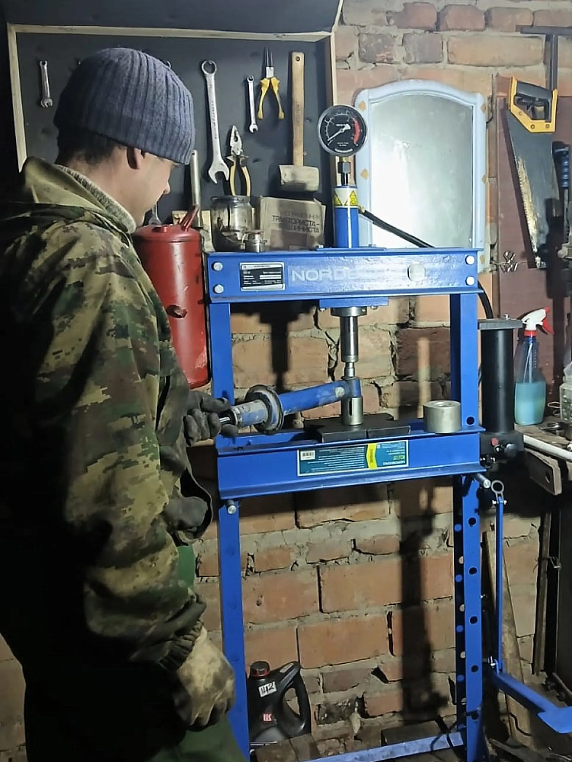 Житель Павловского района открыл автомастерскую благодаря социальному контракту Житель Павловского района открыл автомастерскую благодаря социальному контракту