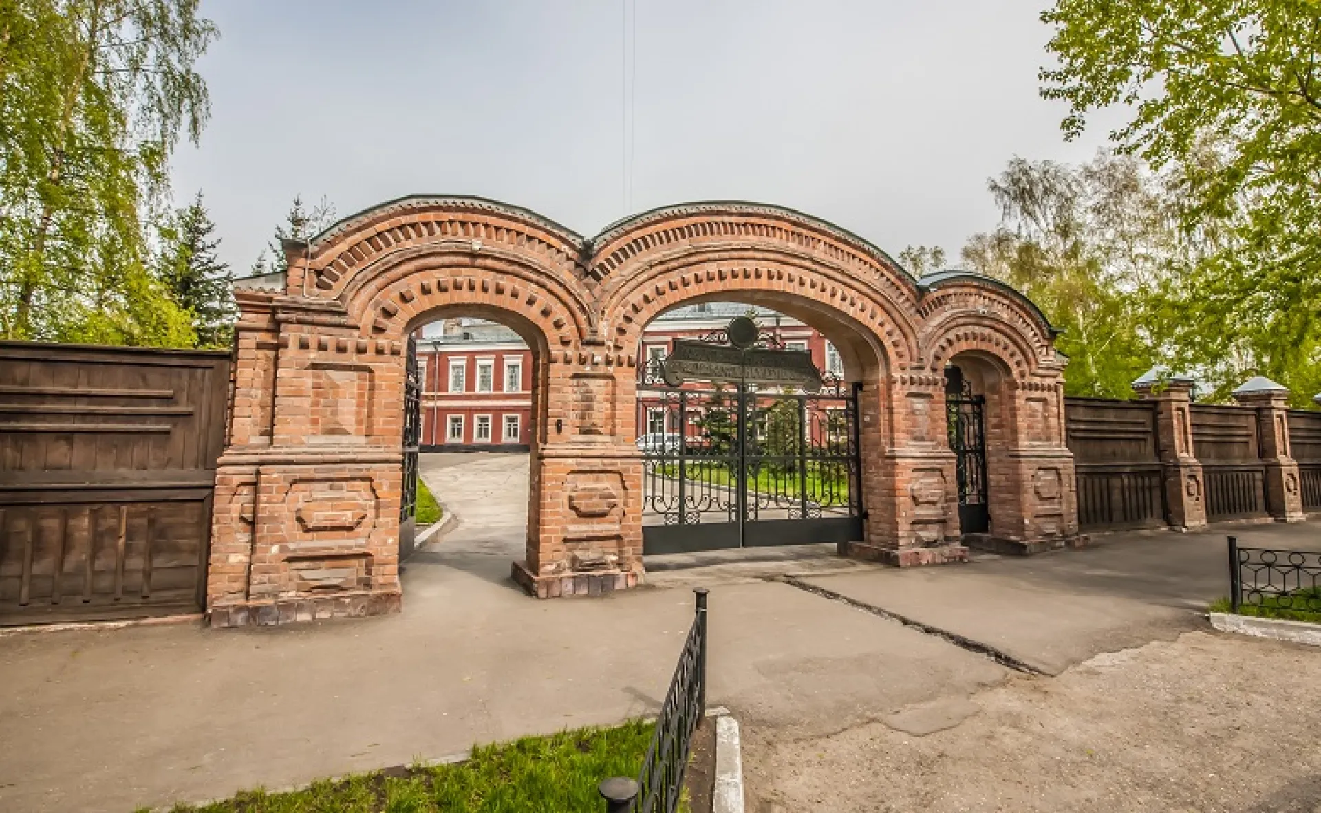 В Барнауле открылась выставка художника Юрия Титова В Барнауле открылась выставка художника Юрия Титова