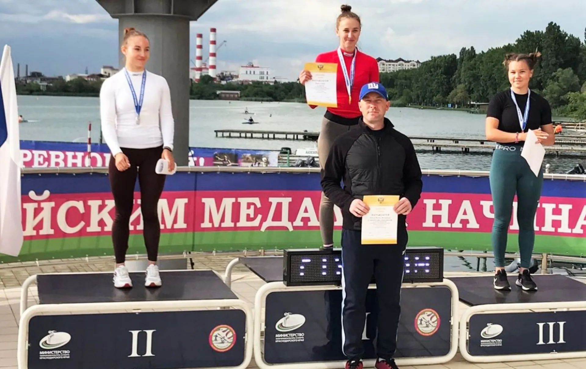 Алтайские спортсмены собрали комплект медалей во второй день первенства России по гребле