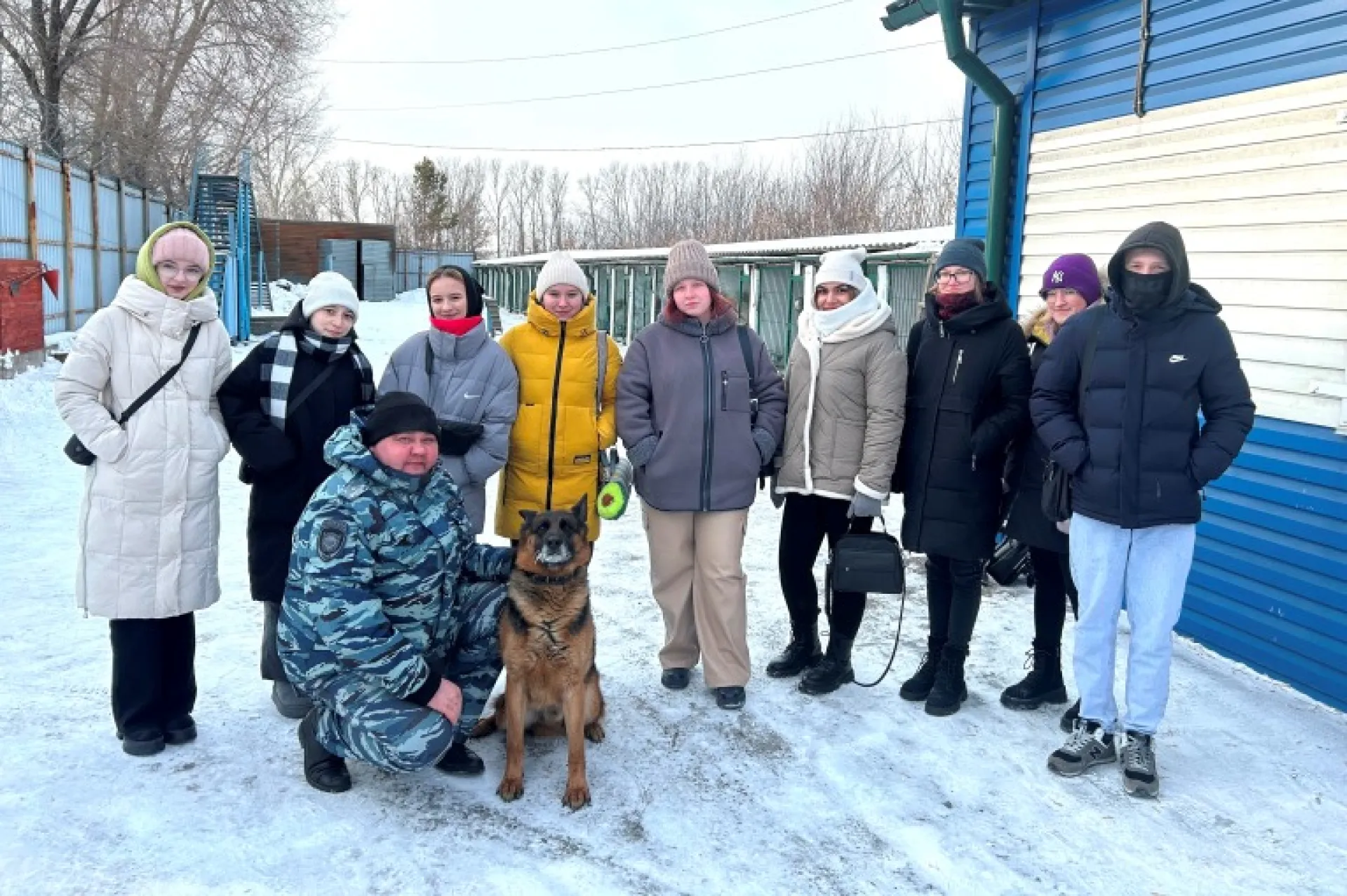 В рамках акции «Студенческий десант» для рубцовских студентов провели стажировку по патрульно-постовой и кинологической службам
