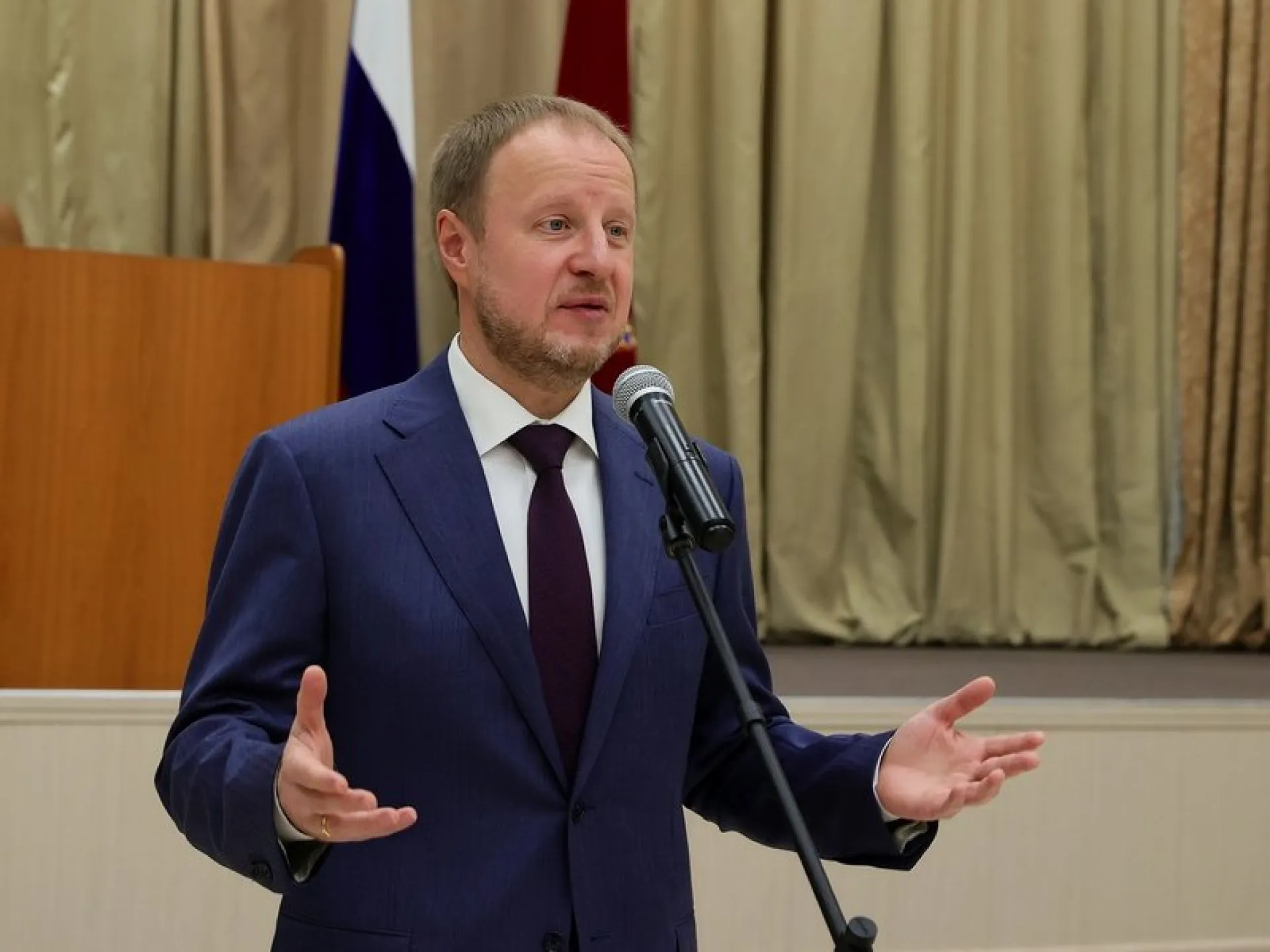 Виктор Томенко вручил работникам предприятий лесного хозяйства Алтайского края государственные и региональные награды Виктор Томенко вручил работникам предприятий лесного хозяйства Алтайского края государственные и региональные награды