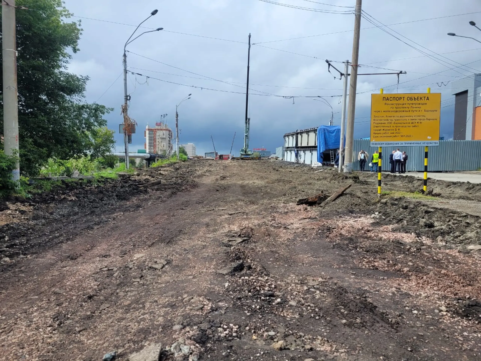 Подъезды к путепроводу начали монтировать на проспекте Ленина в Барнауле