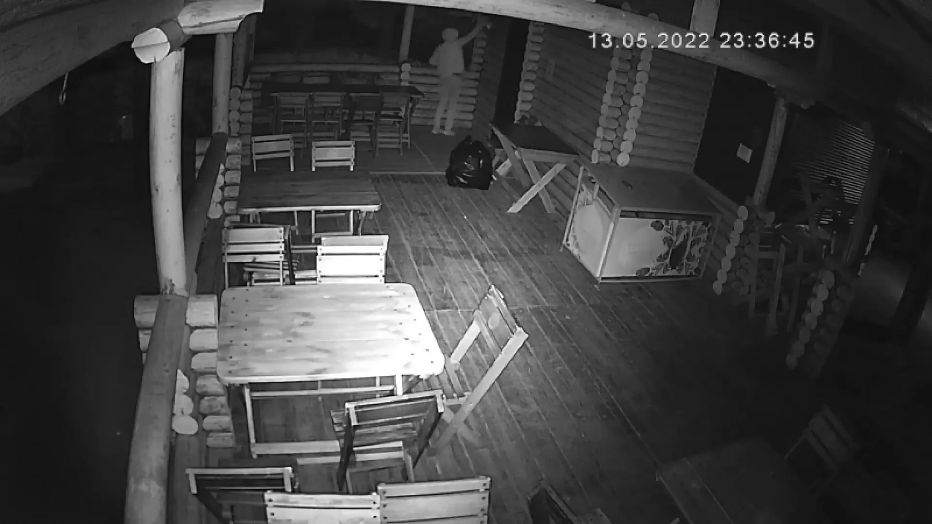 В Барнауле задержали мужчину, который сжёг деревянную веранду летнего кафе