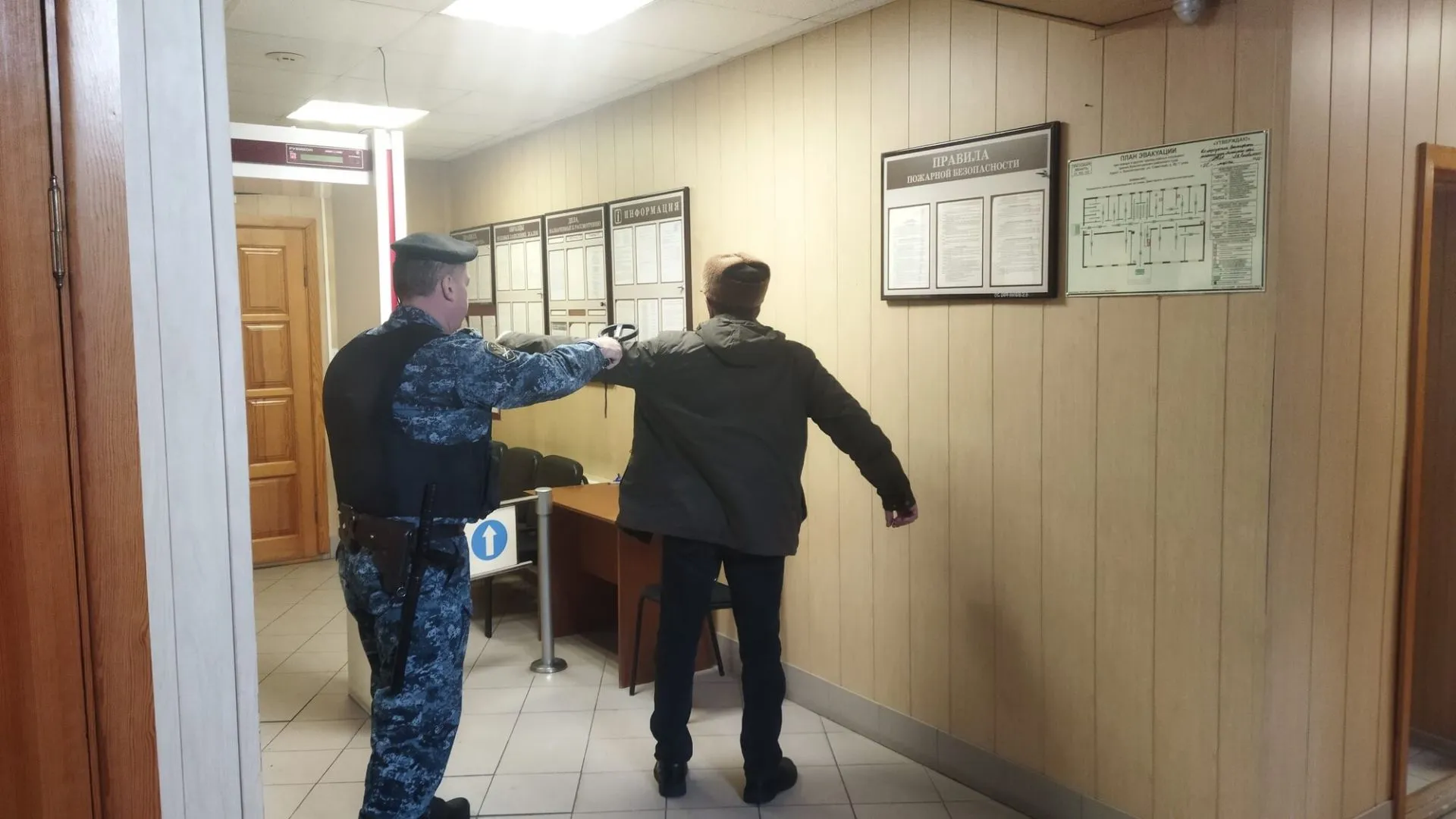 Фигурант дела о наркотиках пытался пронести наркотики в суд в Алтайском крае Фигурант дела о наркотиках пытался пронести наркотики в суд в Алтайском крае