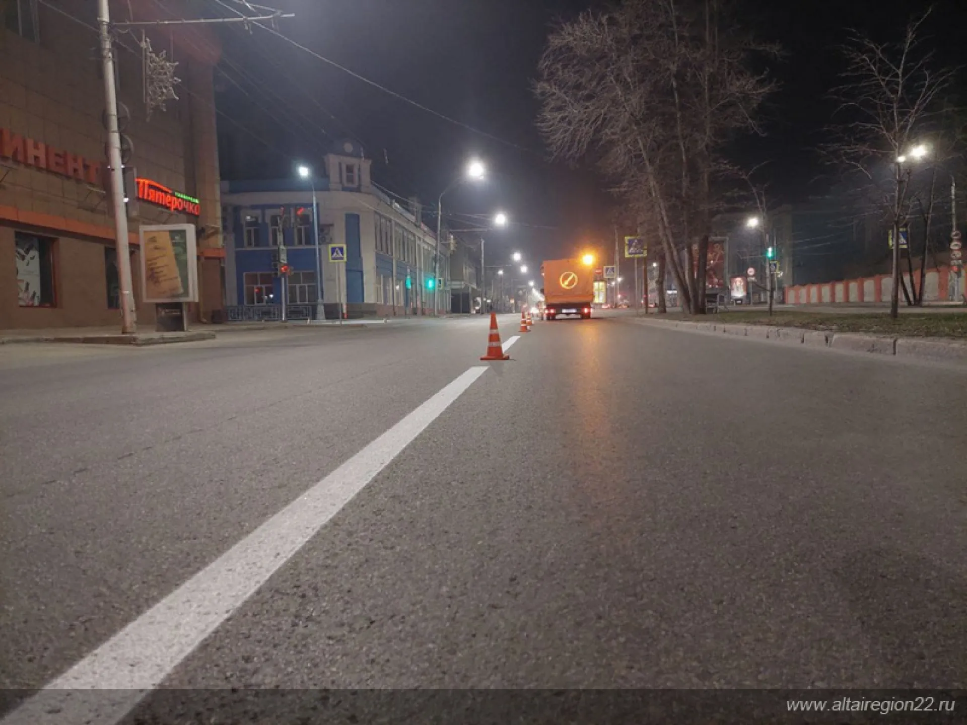 Более 57 тысяч квадратных метров дорожной разметки нанесут на дороги Барнаула