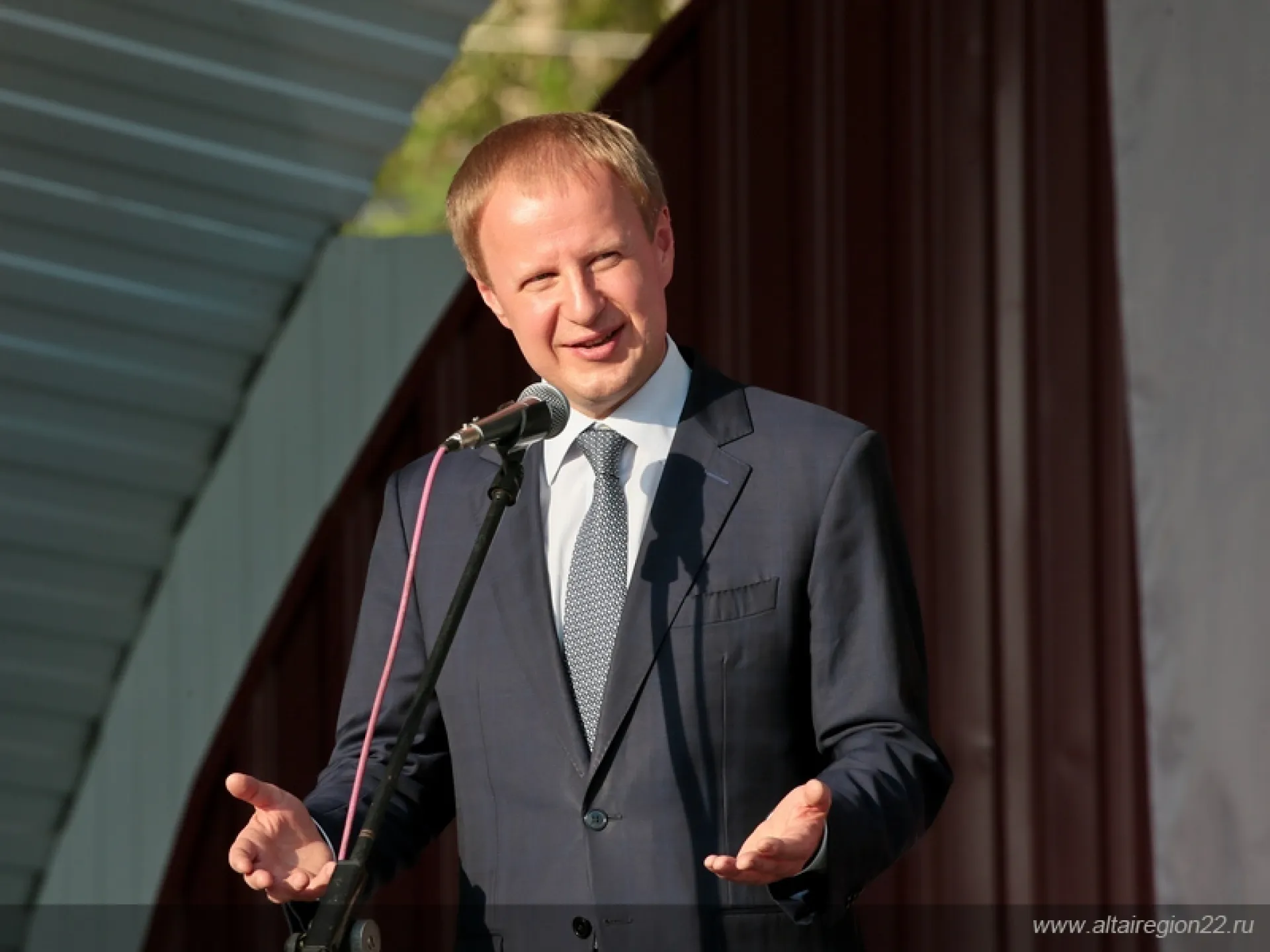 Губернатор Виктор Томенко поздравил матерей Алтайского края с праздником Губернатор Виктор Томенко поздравил матерей Алтайского края с праздником