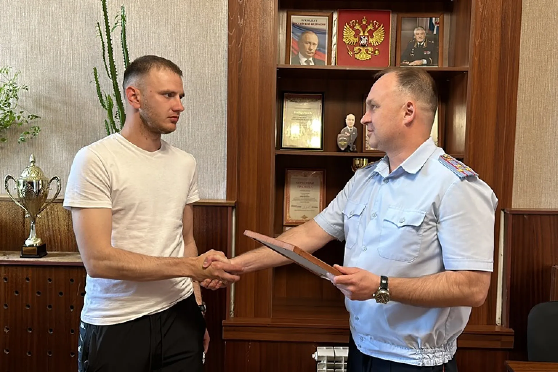 Очевидец помог задержать закладчика в Бийске