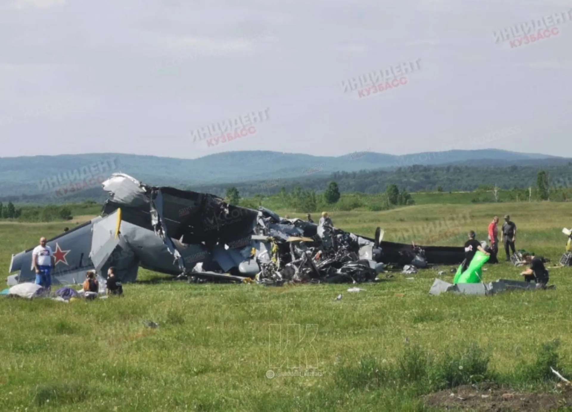 В Кемеровской области самолет совершил жесткую посадку. Есть погибшие