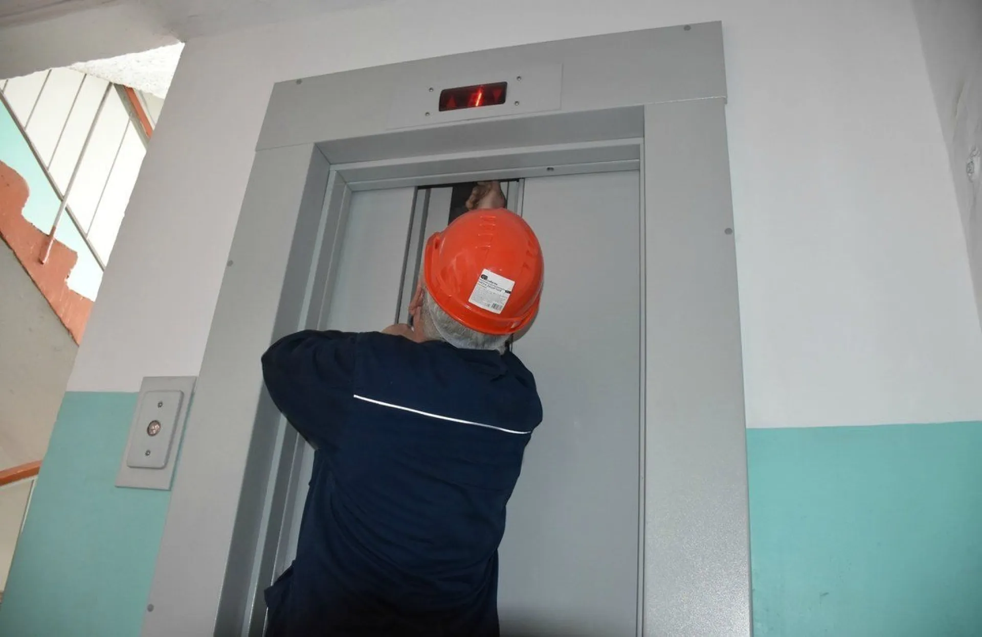 Более 6 млн рублей направили на капремонт лифтов в Бийске 