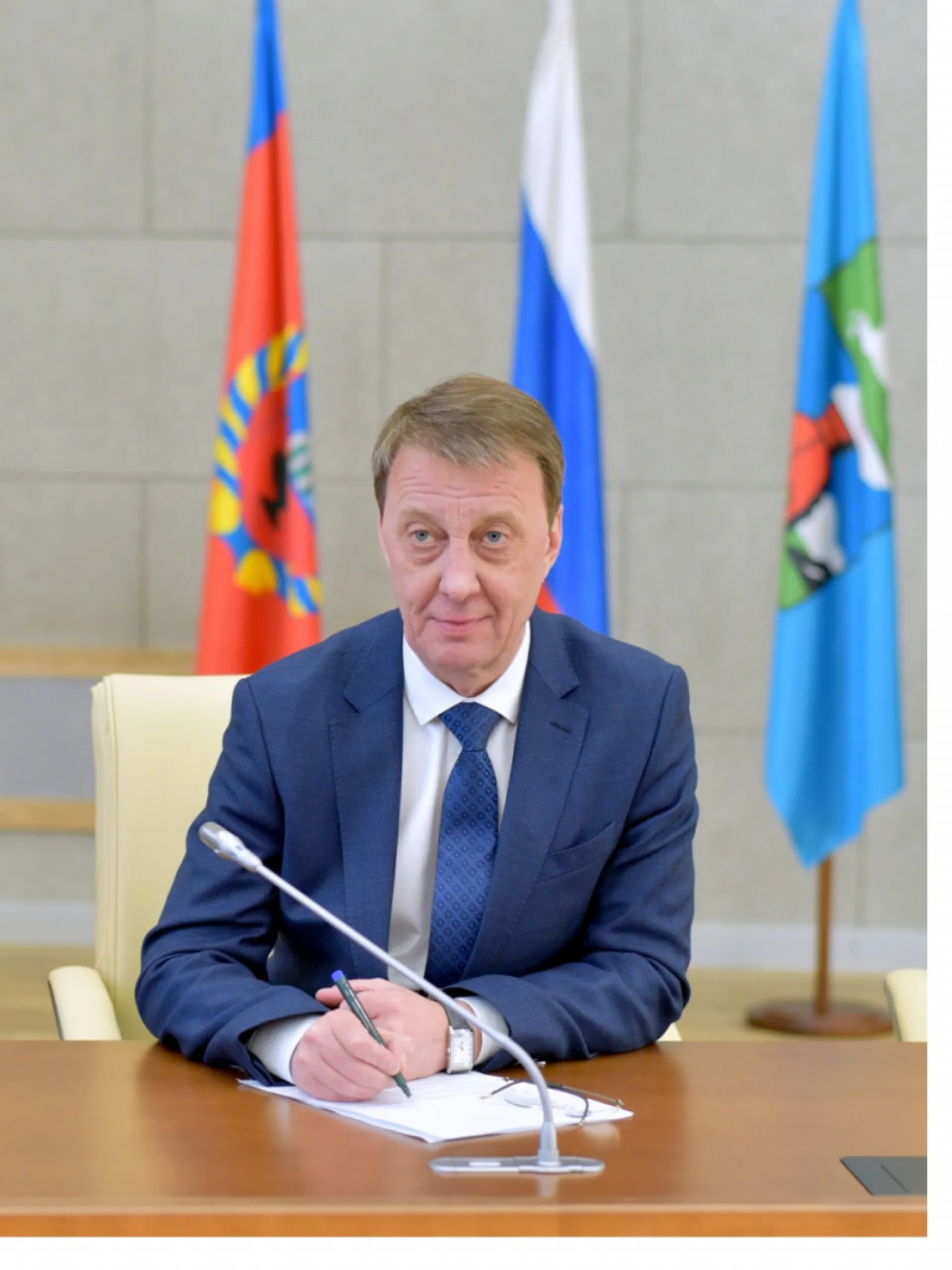 Мэр Барнаула Вячеслав Франк поздравил женщин с Днём матери