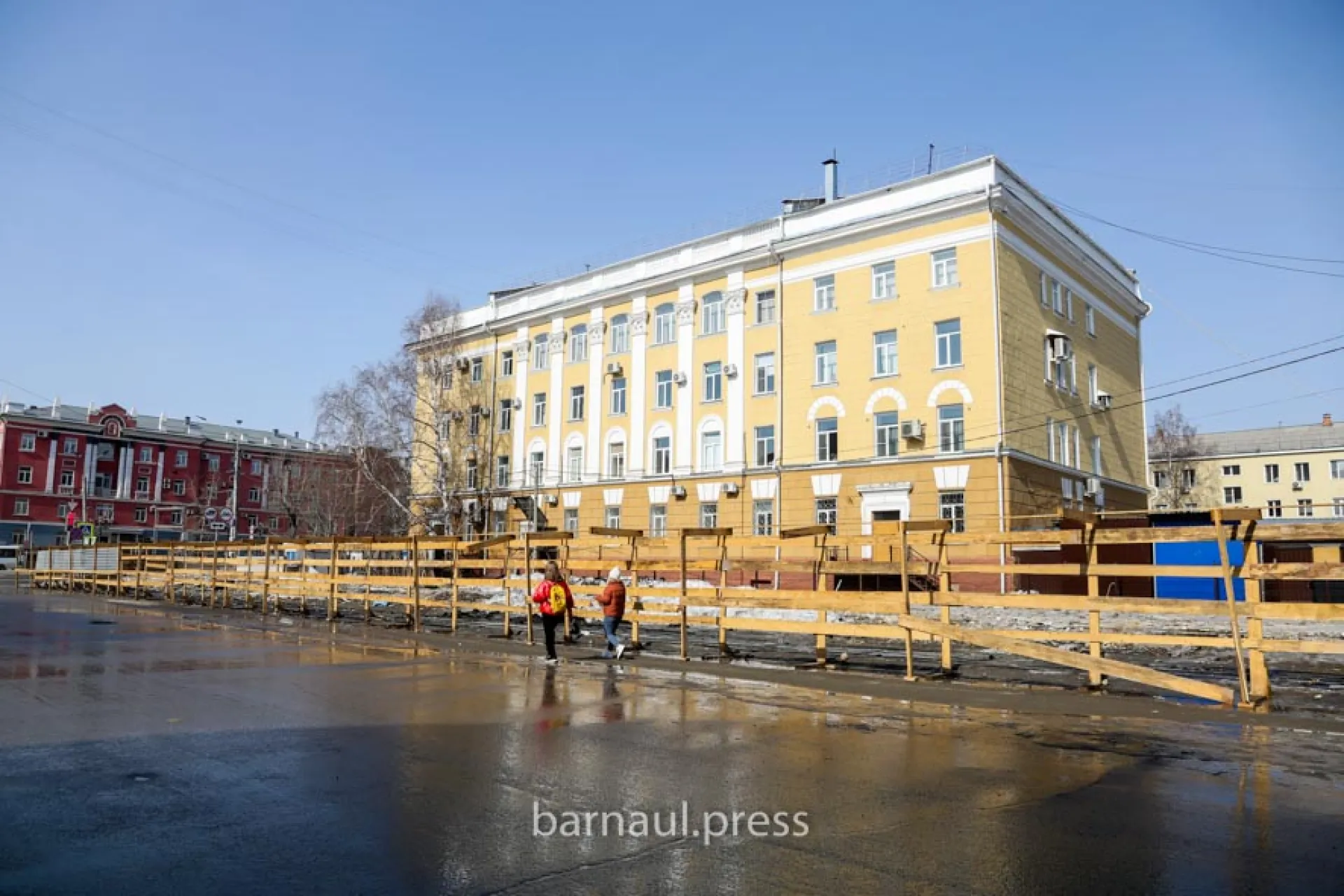 В центре Барнаула возле медицинского университета появится сквер В центре Барнаула возле медицинского университета появится сквер