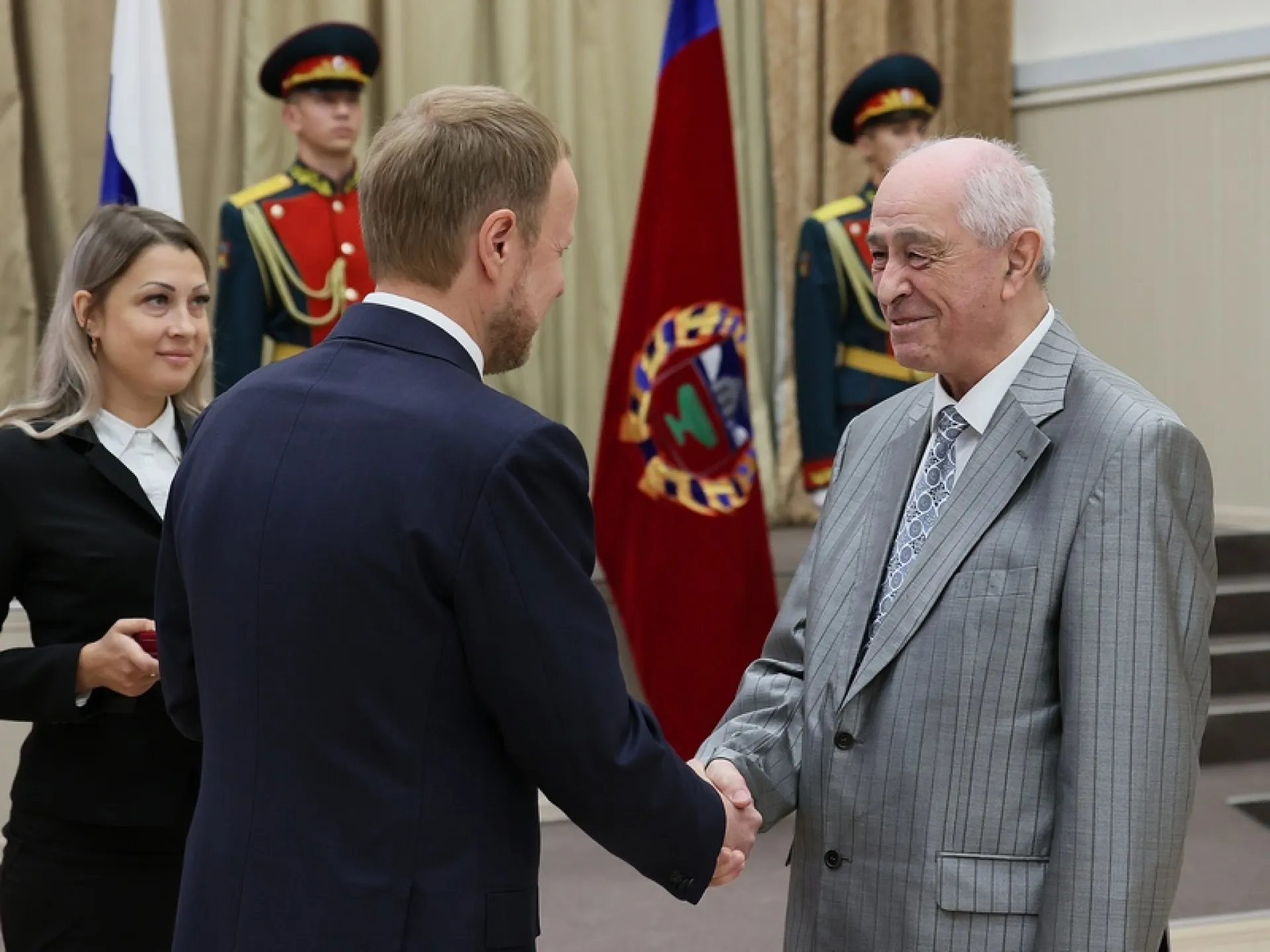 Губернатор Виктор Томенко вручил государственные награды жителям Алтайского края