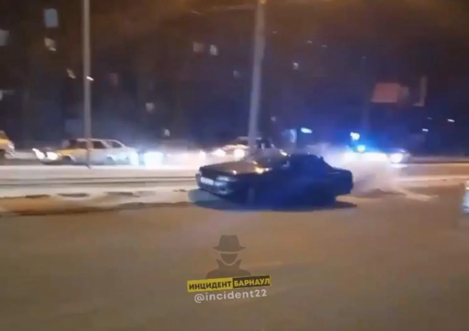 Полицейские устроили погоню за водителем иномарки в Барнауле Полицейские устроили погоню за водителем иномарки в Барнауле