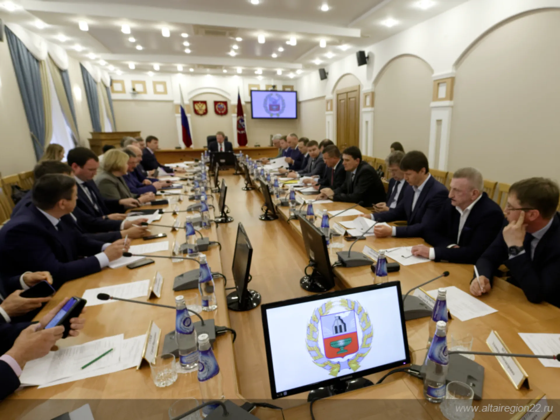 В правительстве Алтайского края прошло заседание по обеспечению экономической устойчивости региона