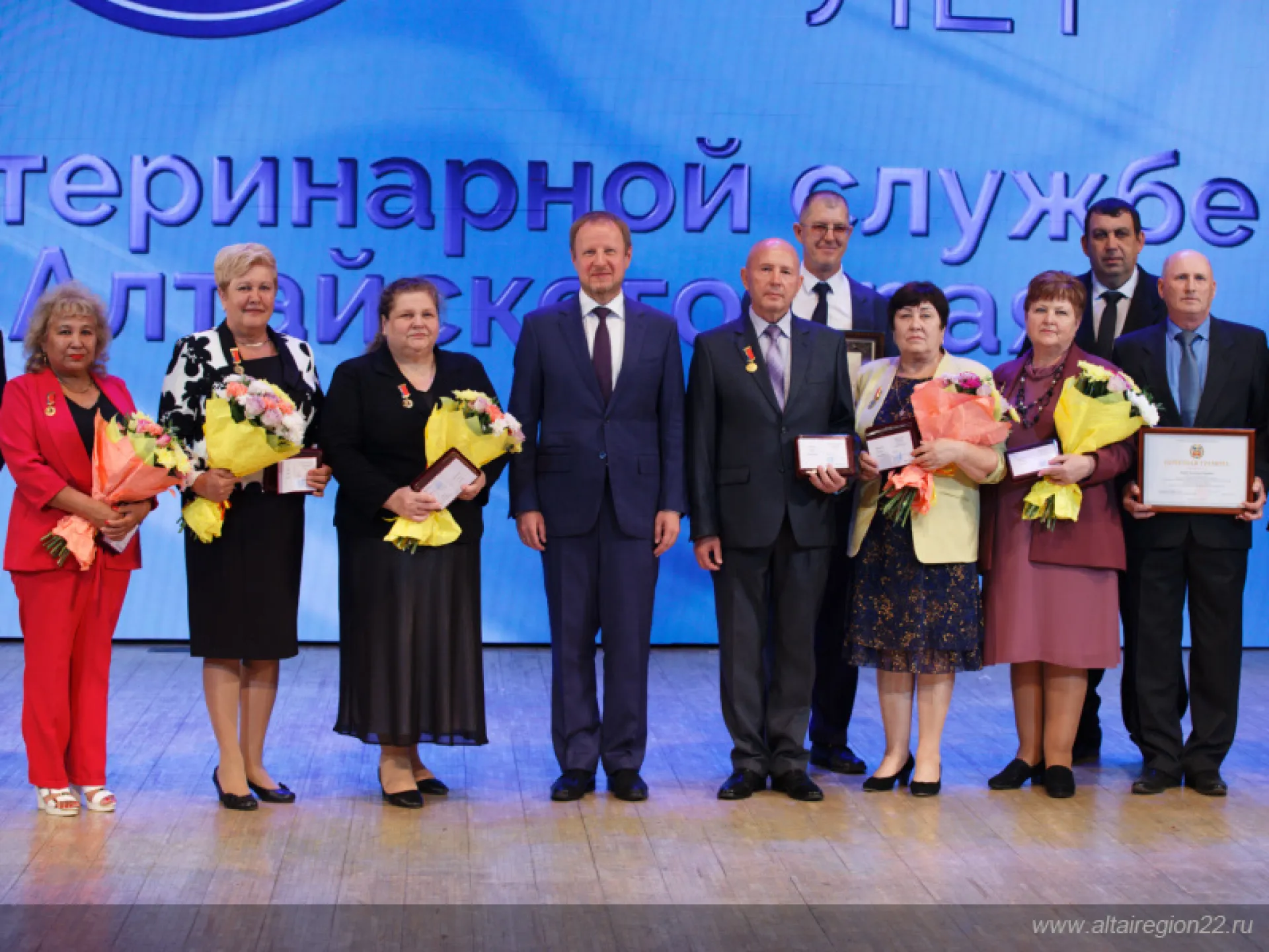 Виктор Томенко поздравил работников ветеринарии с 85-летием со дня образования ветеринарной службы Алтайского края