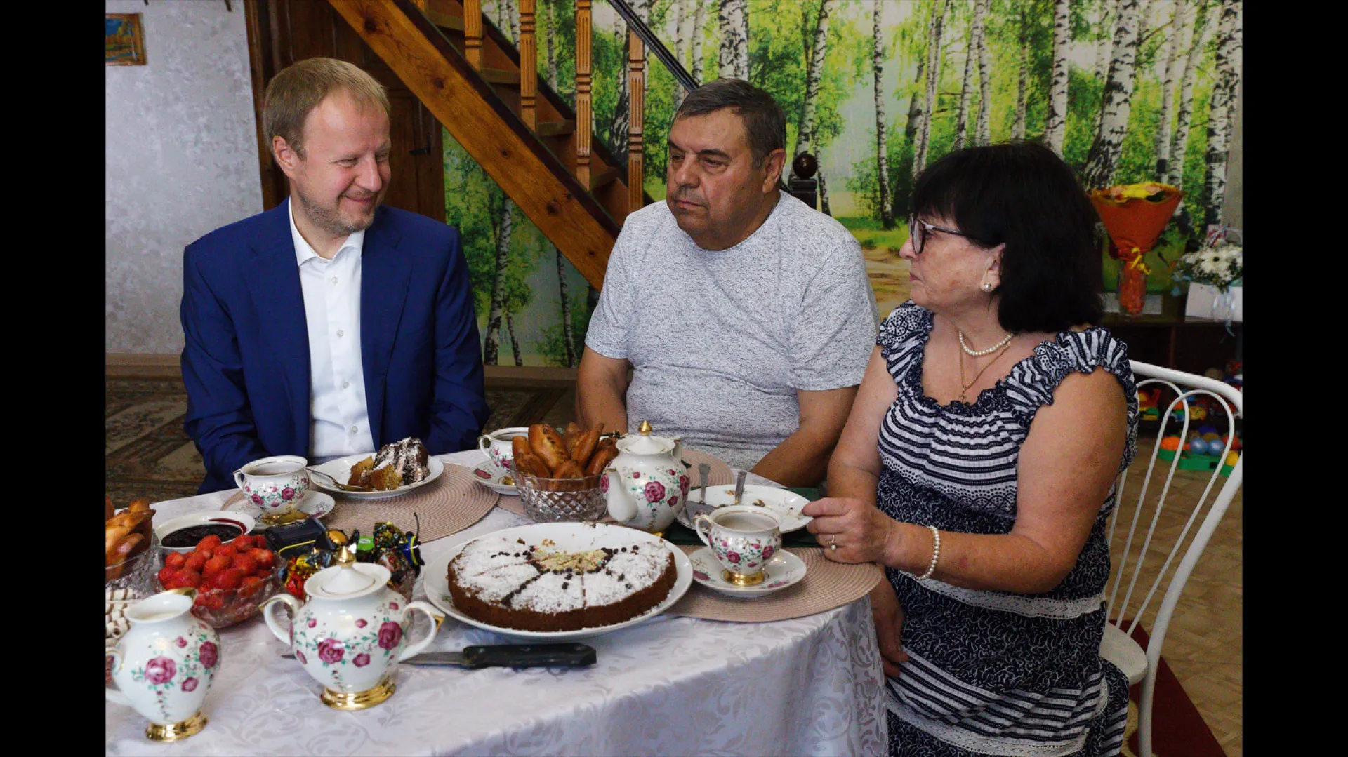 Губернатор Томенко посетил семью, отметившую золотой юбилей свадьбы