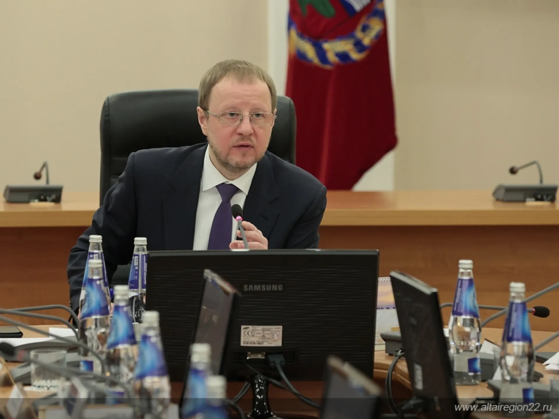 Правительство Алтайского края следит за наличием продуктов и лекарств в торговых сетях и аптеках