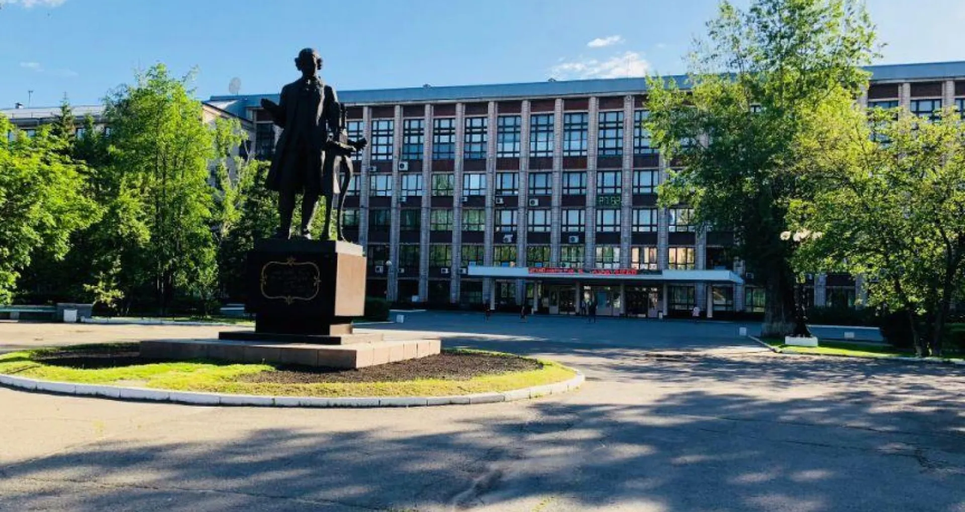 День рождения Бориса Тронова. Кто это? Рассказываем, чем примечателен день 8 апреля в истории Алтайского края