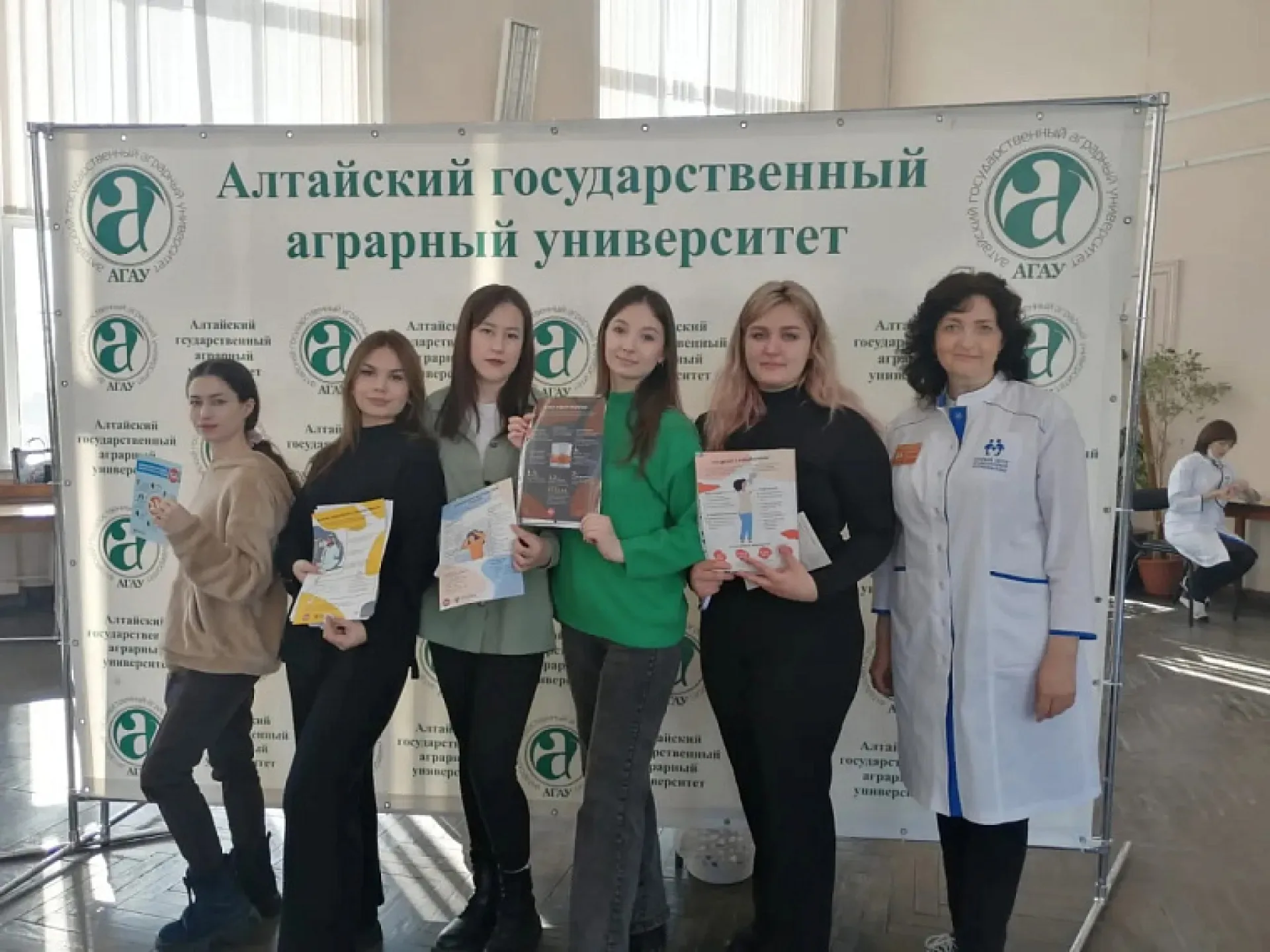 Около тысячи человек прошли профилактическое медицинское обследование в Алтайском государственном аграрном университете Около тысячи человек прошли профилактическое медицинское обследование в Алтайском государственном аграрном университете