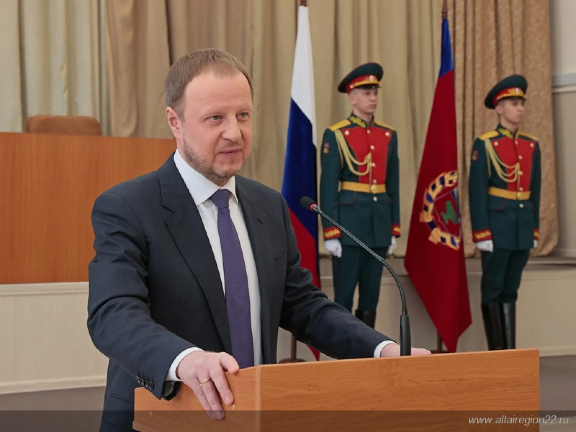Виктор Томенко и Александр Романенко поздравили нотариусов с профессиональным праздником Виктор Томенко и Александр Романенко поздравили нотариусов с профессиональным праздником
