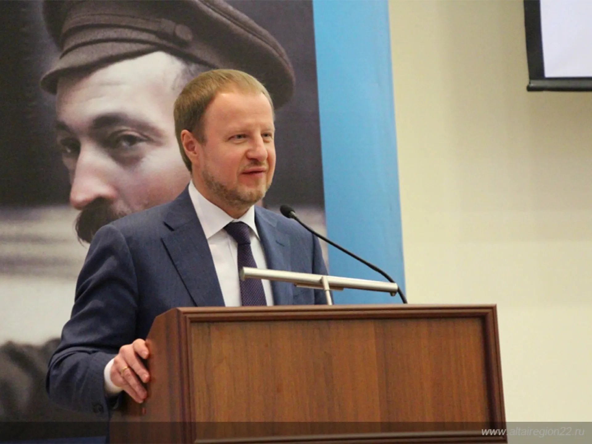 Виктор Томенко вручил награды сотрудникам органов безопасности и поздравил с профессиональным праздником в Алтайском крае Виктор Томенко вручил награды сотрудникам органов безопасности и поздравил с профессиональным праздником в Алтайском крае