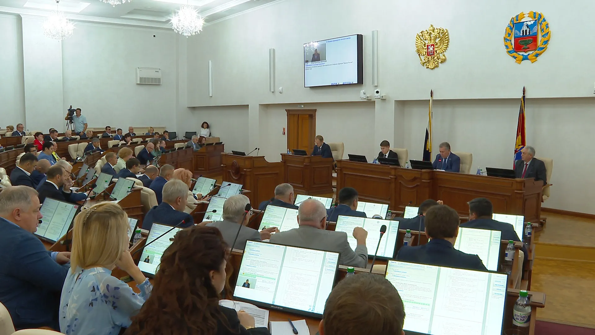 Транспортный налог, льготы для предпринимателей, «Город трудовой доблести». Главное на заседании АКЗС