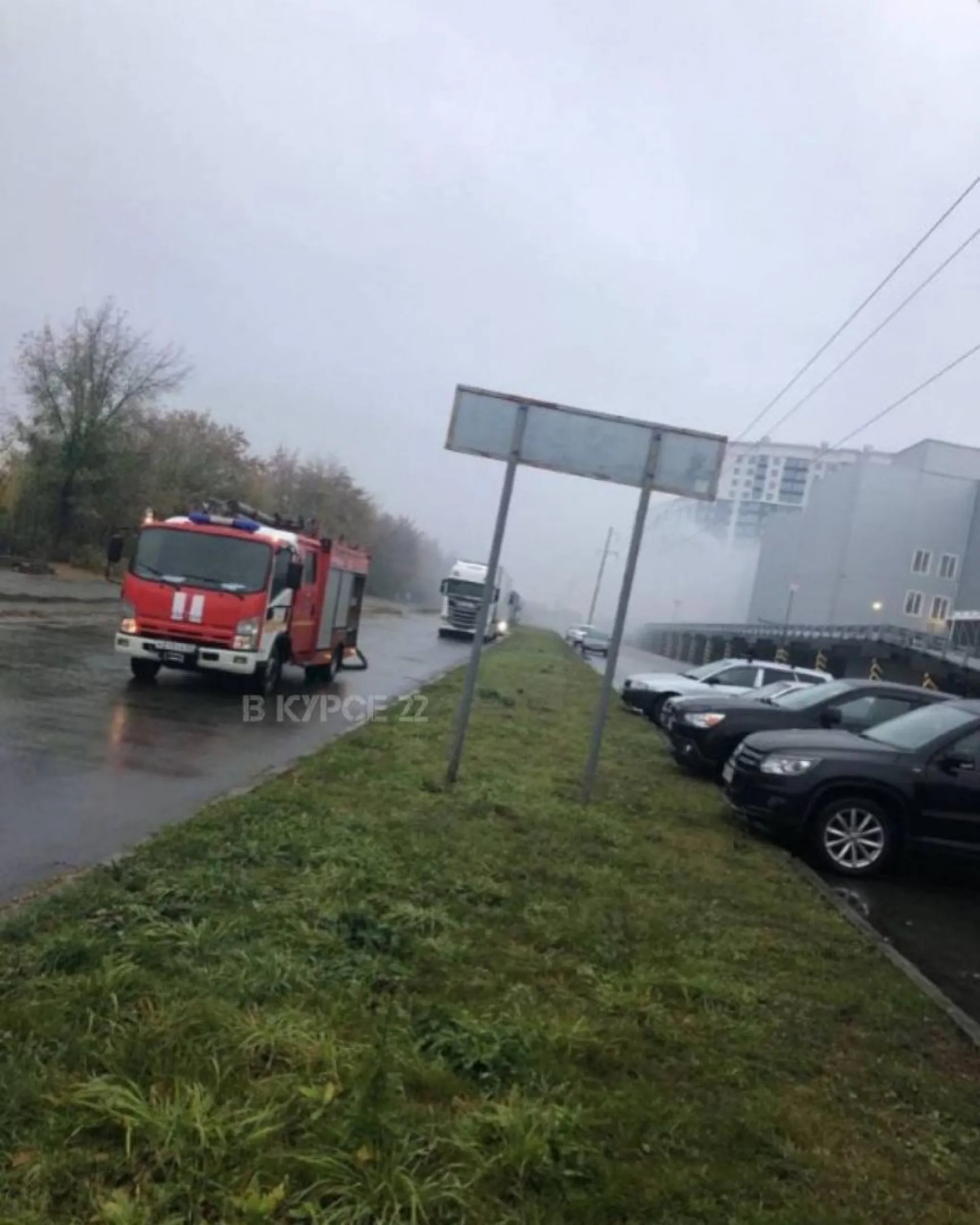 Автомобиль загорелся на парковке в Барнауле