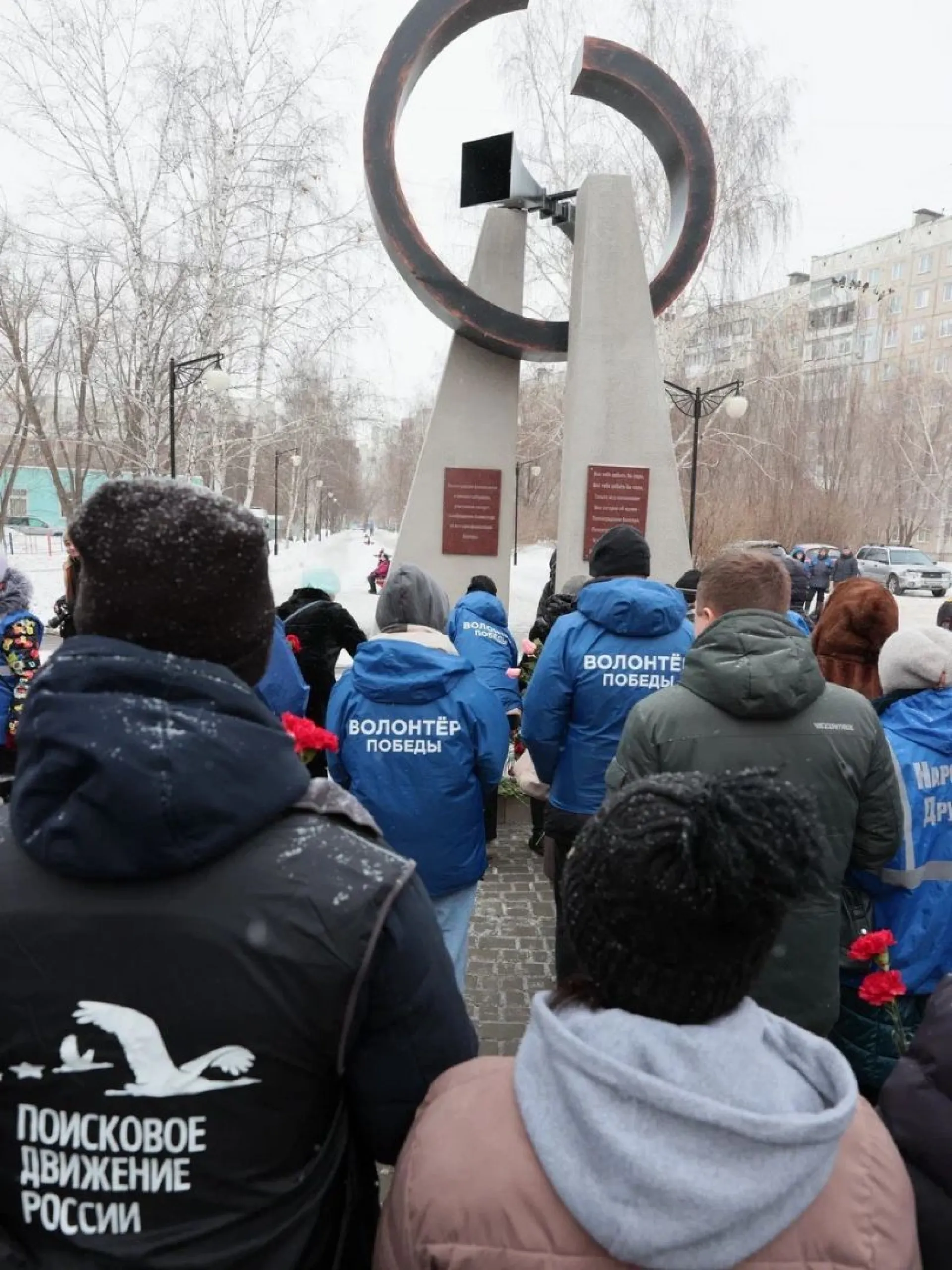 В Барнауле в День снятия блокады Ленинграда возложили цветы к Мемориалу Славы