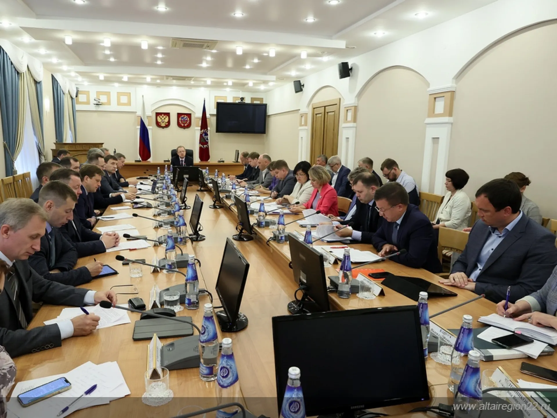 Правительство региона обсудило ситуацию по пожарам в юго-западных районах Алтайского края 