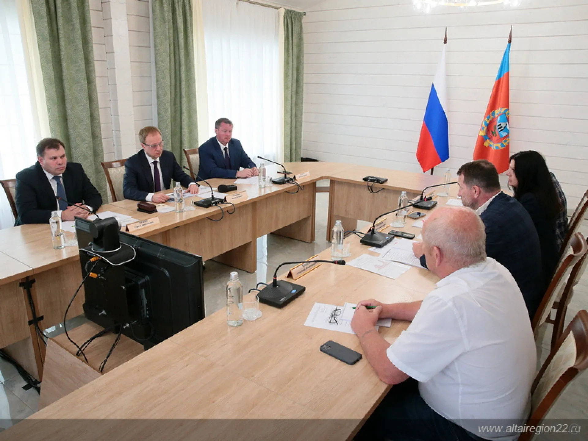 Виктор Томенко обсудил перспективы сотрудничества Алтайского края и Петербургского тракторного завода
