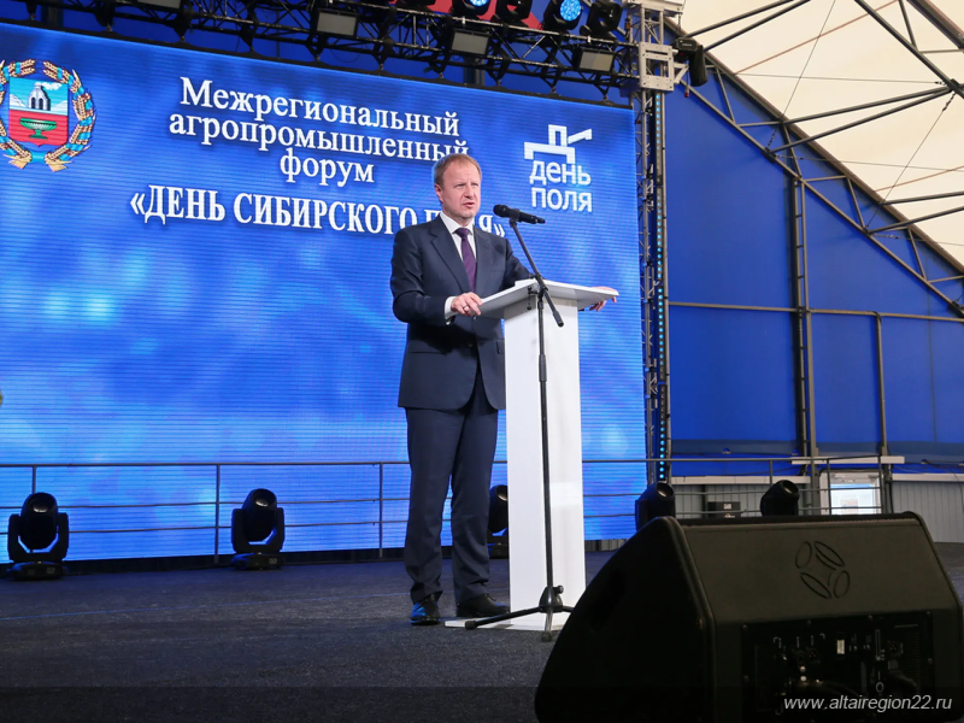 Виктор Томенко открыл работу Межрегионального агрофорума «День сибирского поля»