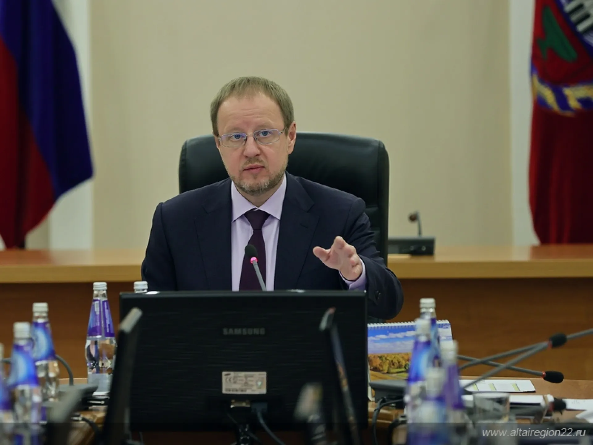Виктор Томенко провел заседание оперативного штаба по обеспечению безопасности и поддержке Вооруженных cил Виктор Томенко провел заседание оперативного штаба по обеспечению безопасности и поддержке Вооруженных cил