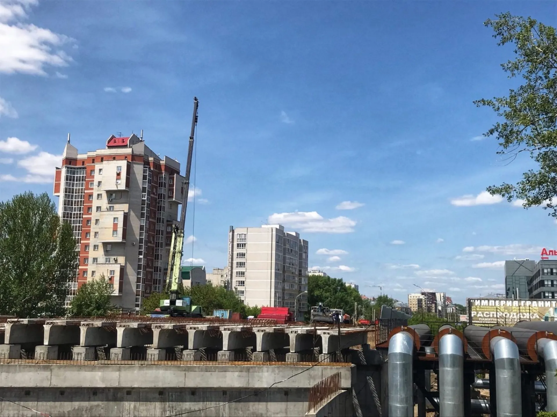 Движение по пешеходному мосту в районе Нового рынка в Барнауле временно изменится 