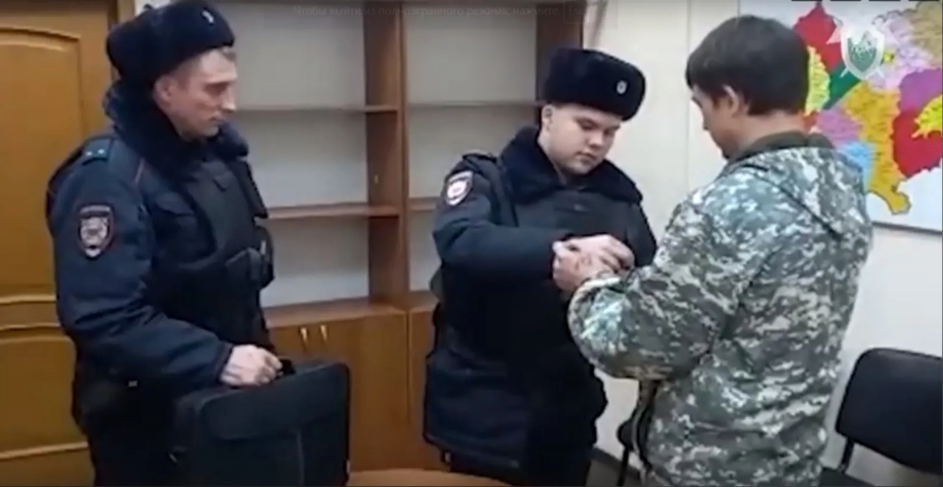 Подозреваемого в избиении велосипедиста с инвалидностью мужчину задержали и допросили в Барнауле