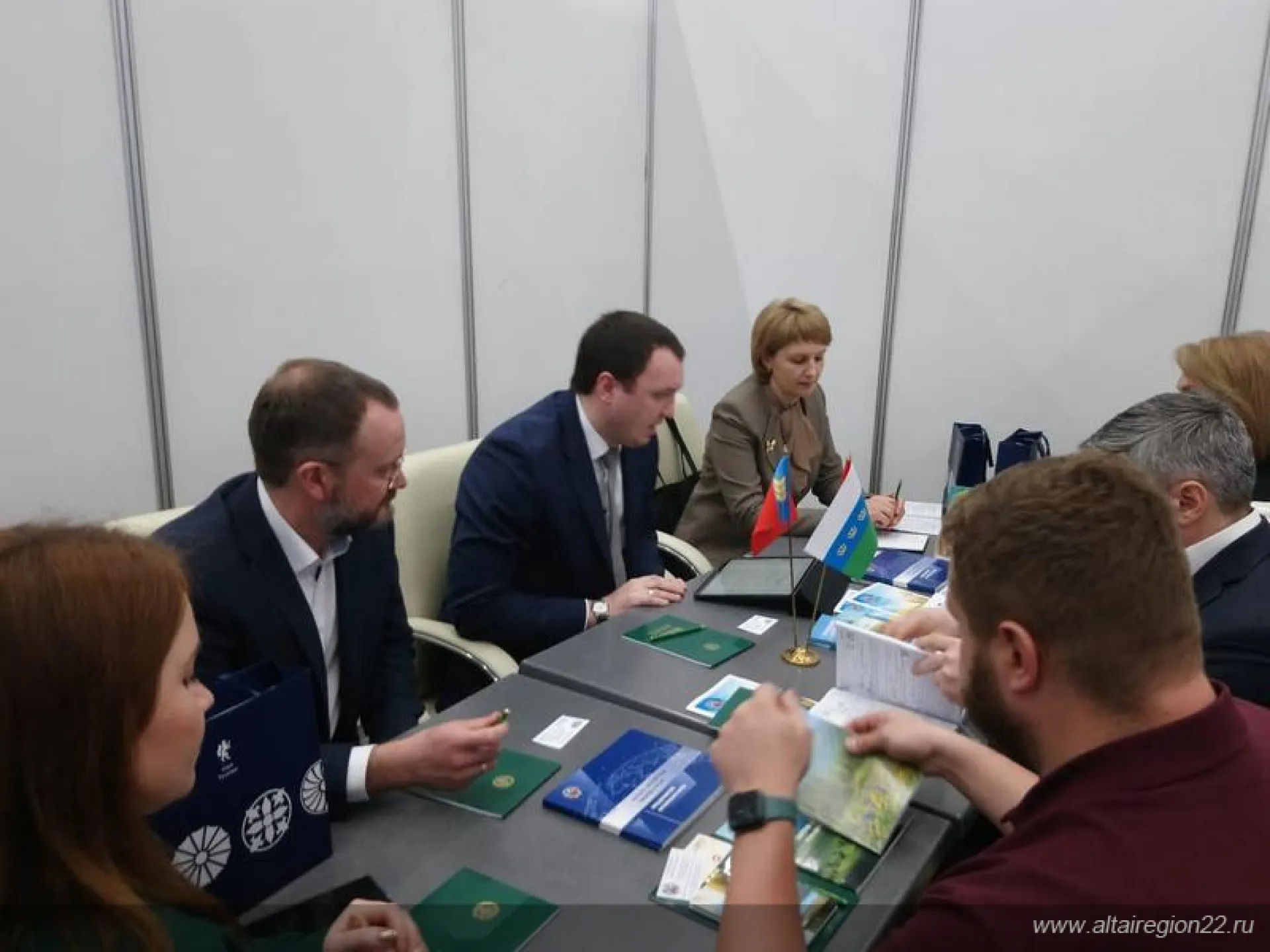 Алтайский край и Тюменская область развивают взаимовыгодное сотрудничество Алтайский край и Тюменская область развивают взаимовыгодное сотрудничество