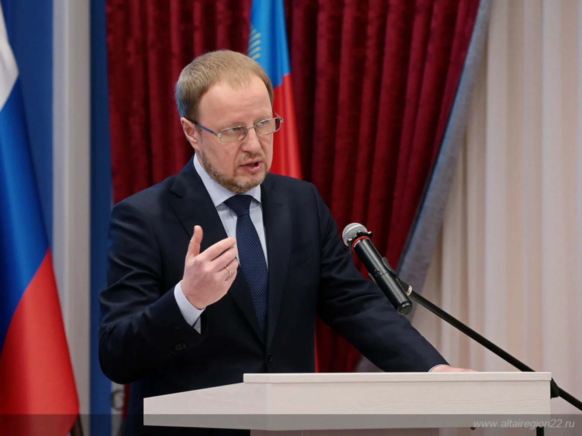 Виктор Томенко призвал банкиров к долгосрочной ответственной и профессиональной работе в условиях санкций