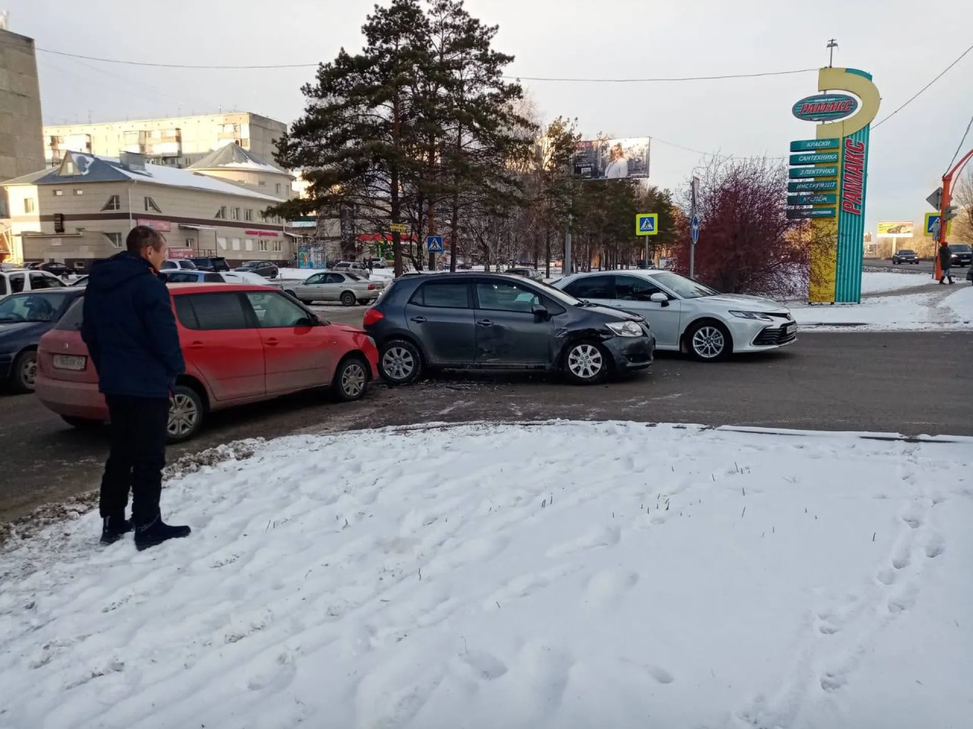«Тойота» и «Шкода» столкнулись в Барнауле